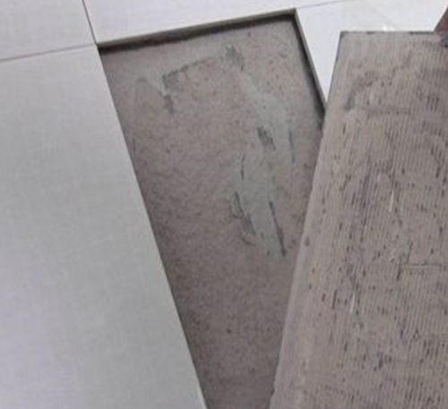 岳西瓷砖空鼓维修公司分享瓷砖铺贴时如果打浆（即涂抹在瓷砖背面和基层上的砂浆或瓷砖胶）过少，会带来以下问题